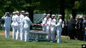 Thủy thủ tàu sân bay Mỹ liên tiếp tự tử