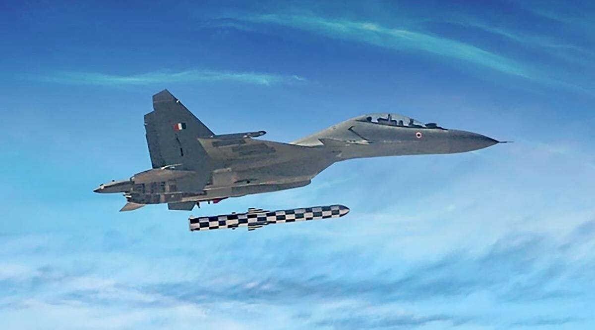 Ấn Độ bắn thử tên lửa siêu thanh BrahMos từ máy bay Sukhoi-30