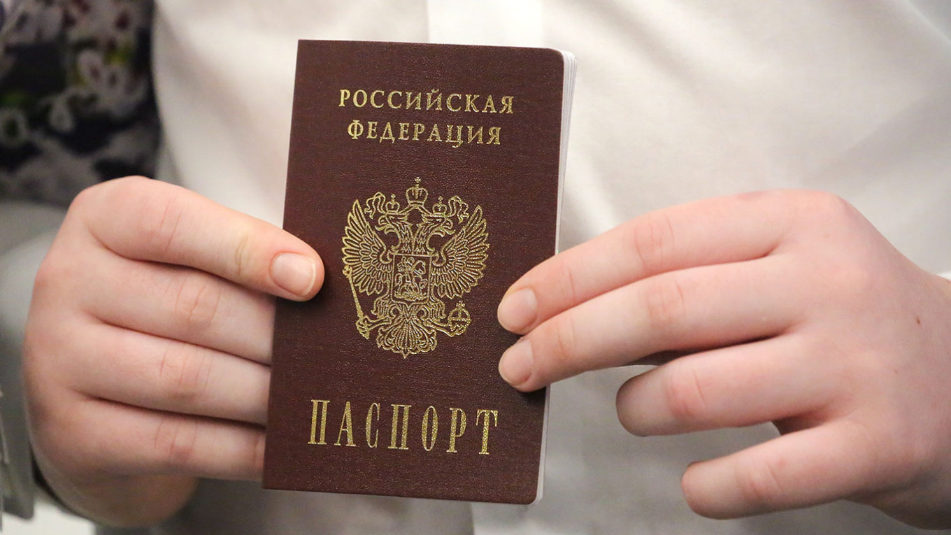 Nga đơn giản hóa cấp quyền công dân cho người Ukraina tại các vùng kiểm soát