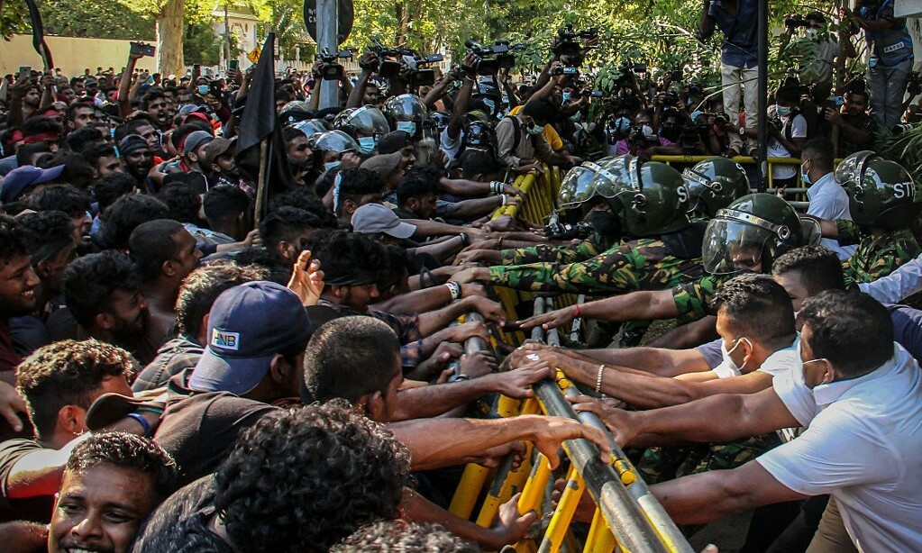 Sri Lanka ra lệnh cho quân đội bắn những người biểu tình có hành vi bạo lực