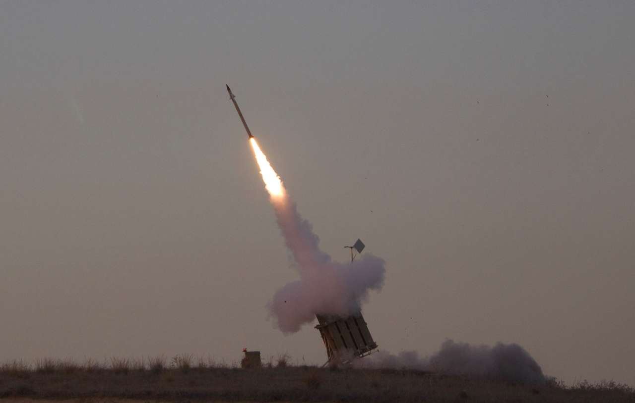 Hàng chục tên lửa từ Gaza bắn vào Israel, quân đội Israel tấn công đáp trả