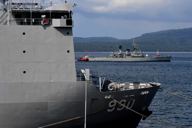 Indonesia triển khai tàu chiến giám sát tàu tuần duyên Trung Quốc