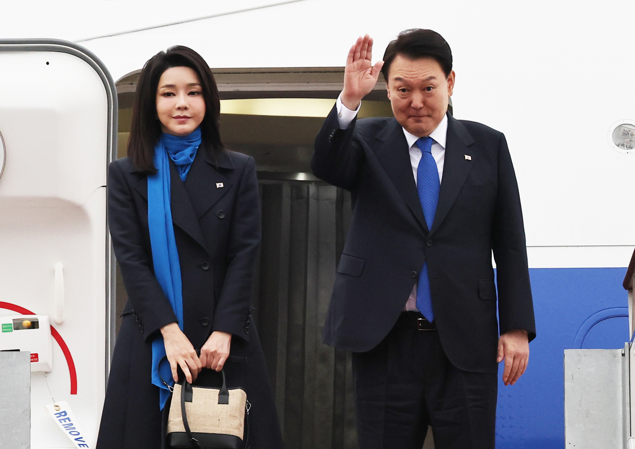 Tổng thống Hàn Quốc khởi hành đến UAE để thúc đẩy năng lượng và bán vũ khí