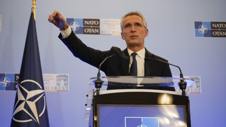 NATO hứa cung cấp thêm vũ khí hạng nặng cho Ukraine