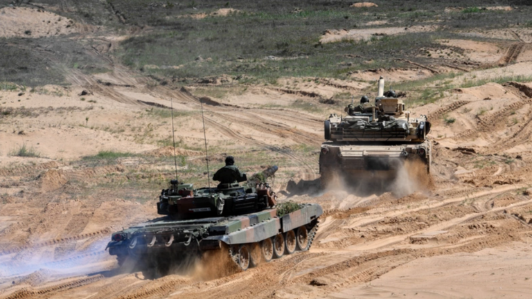 Đức muốn Mỹ gửi xe tăng tới Ukraine trước