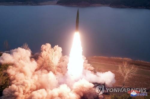 Triều Tiên tiếp tục bắn thử tên lửa đạn đạo xuyên lục địa, mở đầu phản ứng áp đảo