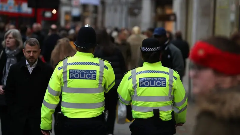 Cảnh sát Anh phân biệt chủng tộc và phân biệt giới tính: Đánh giá cho thấy