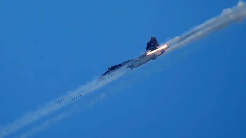 Tiêm kích Su-35 chặn oanh tạc cơ B-52 Mỹ bay sát biên giới tại vùng Baltic