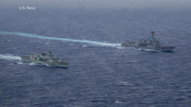Tàu chiến Trung Quốc chặn tàu Mỹ ở eo biển Đài Loan