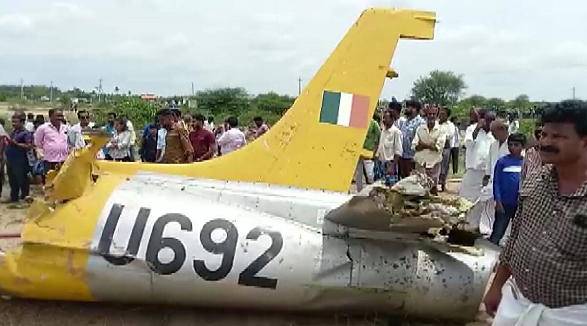 Máy bay huấn luyện của không quân Ấn Độ gặp tai nạn, phi công thoát ra an toàn