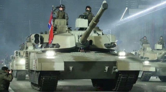 Triều Tiên trình diễn xe tăng M2020 mới thử súng 125mm