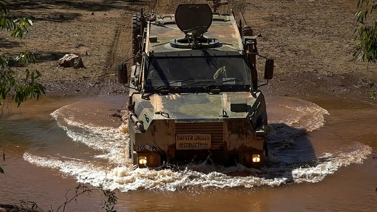 Indonesia nhận 15 xe bọc thép Bushmaster từ Úc