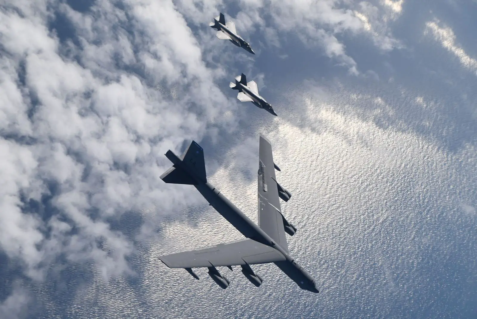 Không quân Mỹ muốn tích hợp tên lửa tầm xa trên B-52
