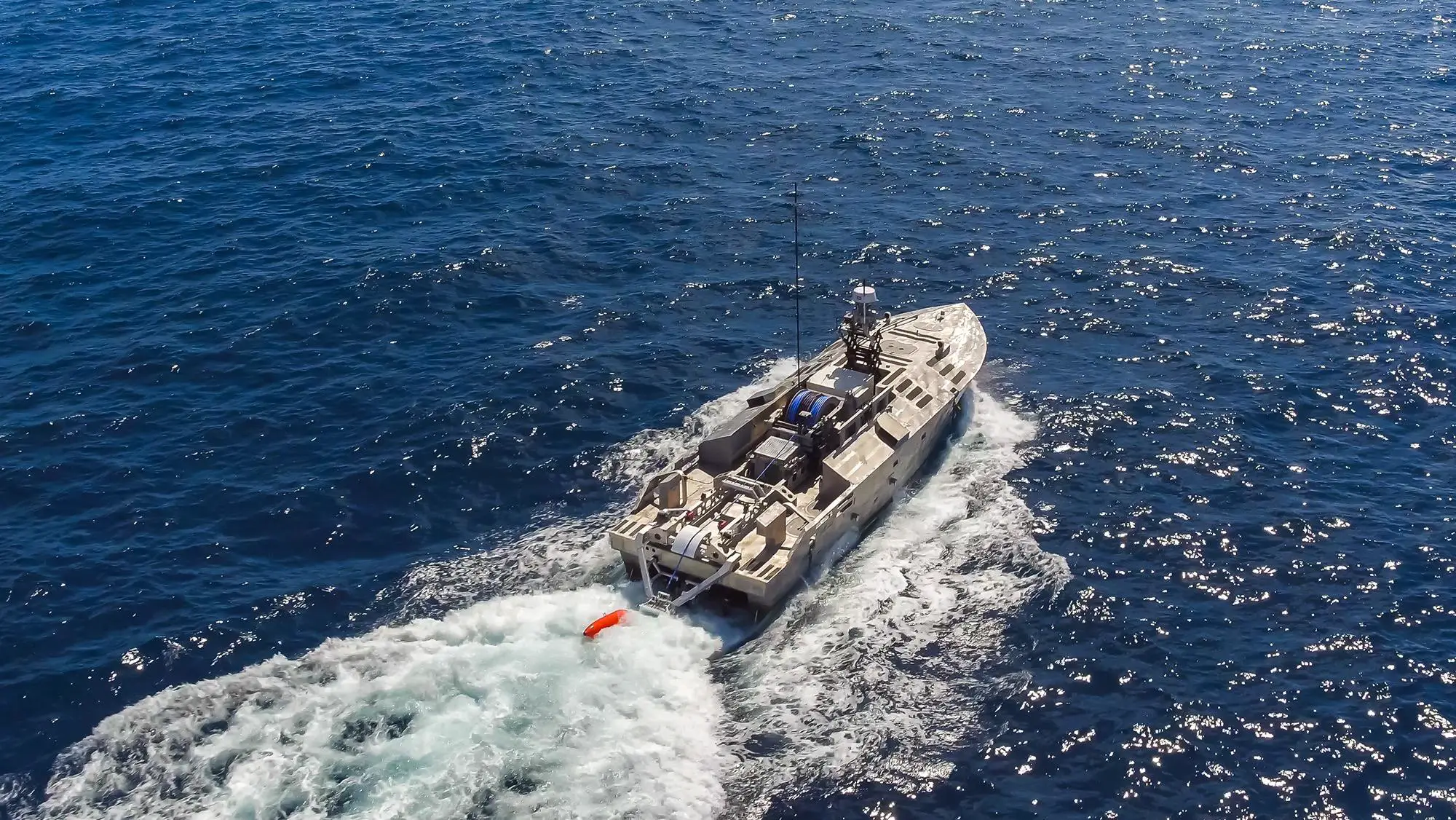 Thủy quân lục chiến Hoa Kỳ thử nghiệm tàu không người lái tàng hình để cung cấp tên lửa