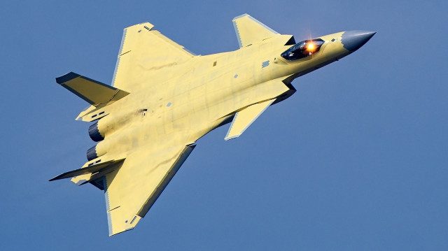 Trung Quốc xác nhận máy bay chiến đấu J-20 bao vây Đài Loan.