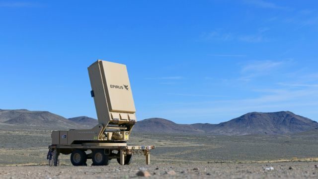 Mỹ phát triển thiết bị phát vi sóng định hướng mạnh bắn hạ sáu UAV trong sa mạc Nevada.
