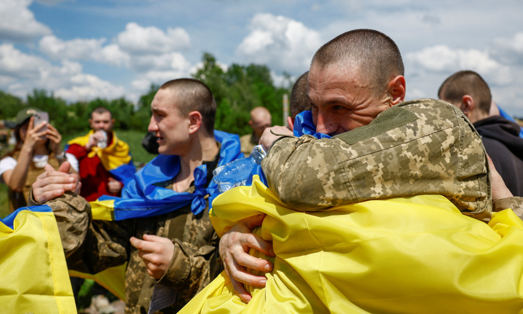 Nga, Ukraine lần đầu trao đổi tù binh sau gần 4 tháng